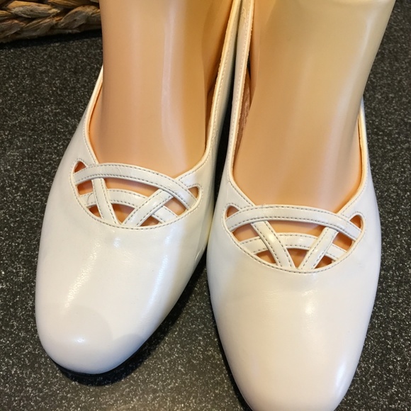 Hush Puppies Soft Style White Slingback Shoes - Picture 9 of 16